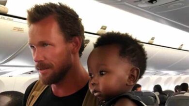 Photo of Man Offered to Help Me with My Baby on a Plane — I Was Relieved Until I Saw…