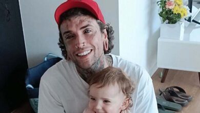 Photo of A tattooed father transforms himself for the sake of his small daughter.