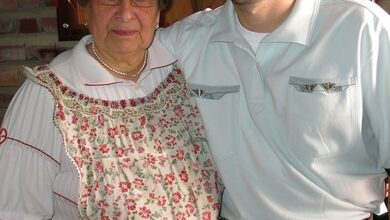 Photo of My Boyfriend Secretly Has Weekly Lunch with My Grandma and I Can’t Stop Crying after Learning the Reason