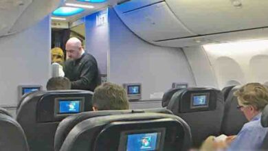 Photo of ‘I’m Your Boss Here!’ Rich Guy Makes Stewardess Cry on Plane, Elderly Lady Reins Him in