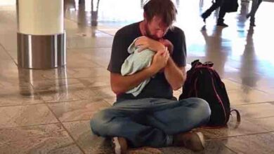 Photo of Widower Is Barred From Boarding A Flight With His Newborn Baby, 82-Year-Old Meredith Helps Him — Story Of The Day